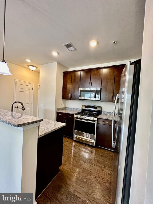 43495 Town Gate Square, Chantilly, VA 20152 - photo 5