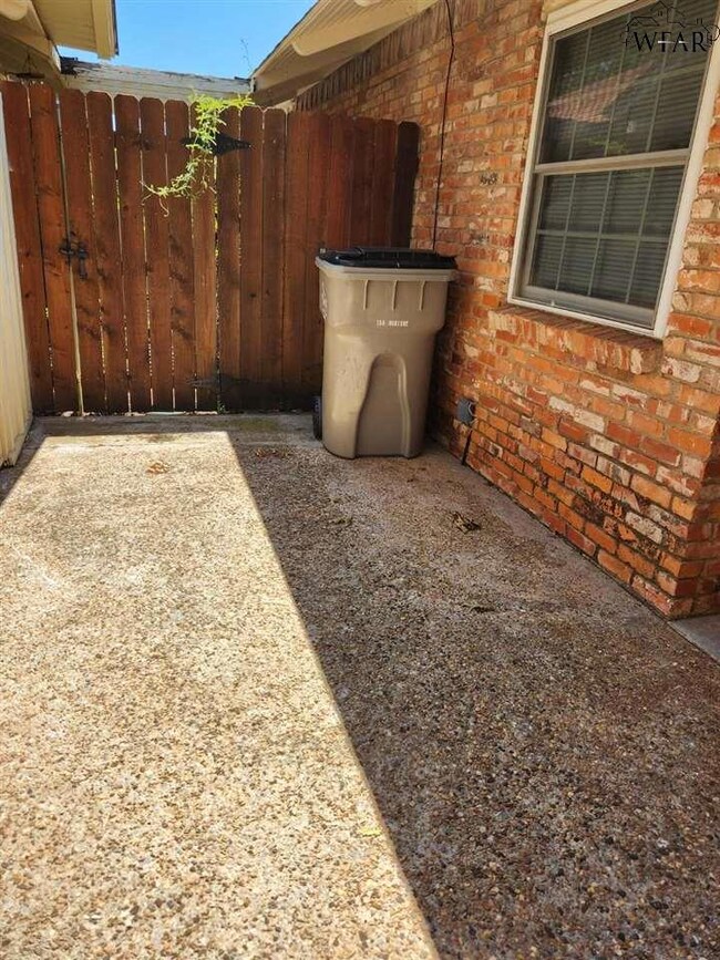 3 Court Capistrano unit C, Wichita Falls, TX 76310 - photo 2