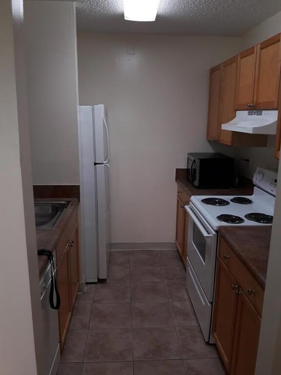 918 Meadows Cir, Boynton Beach, FL 33436 - photo 3