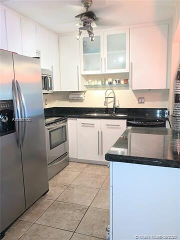 Kitchen has SS Apliances