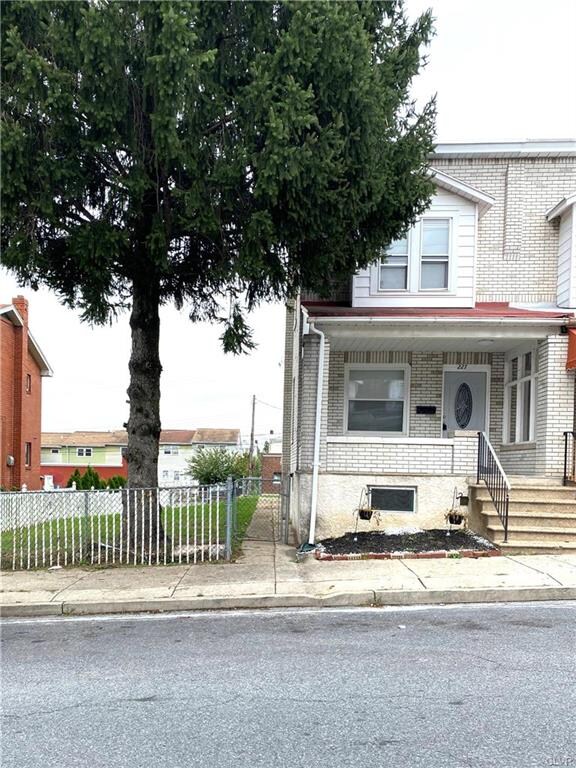 227 E Elm St, Allentown, PA 18109 - photo 2