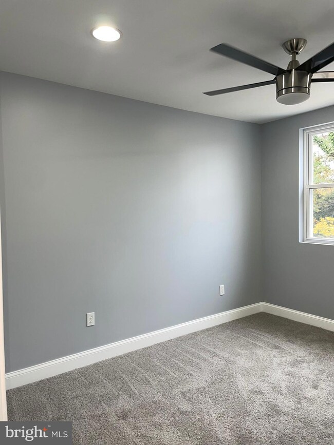 2838 Edgecombe Cir S, Baltimore, MD 21215 - photo 4