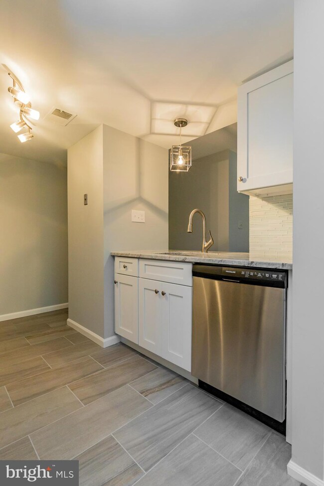 12894 Grays Pointe Rd unit B, Fairfax, VA 22033 - photo 4