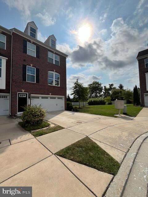 911 Magnolia Blossom Ct, Sykesville, MD 21784 - photo 3