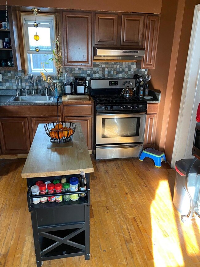 137 Dubois Ave, Staten Island, NY 10310 - photo 3