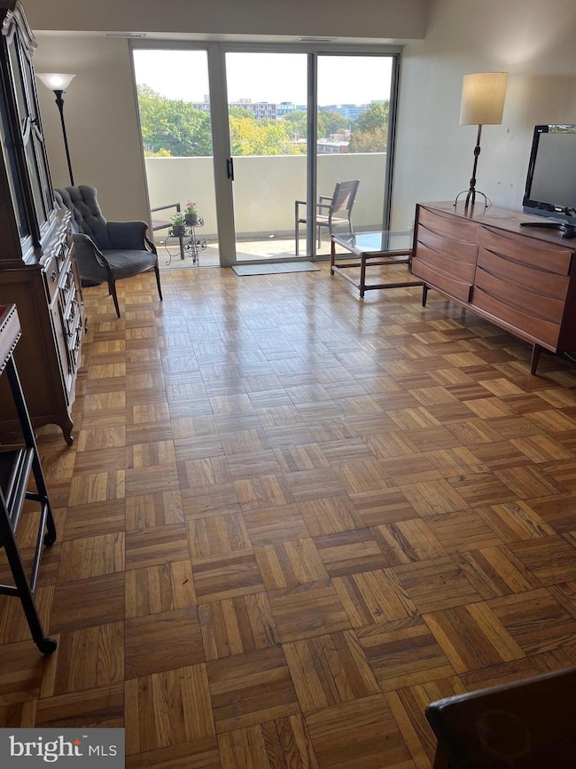 Town Square Towers unit 516, Washington, DC 20024 - photo 7