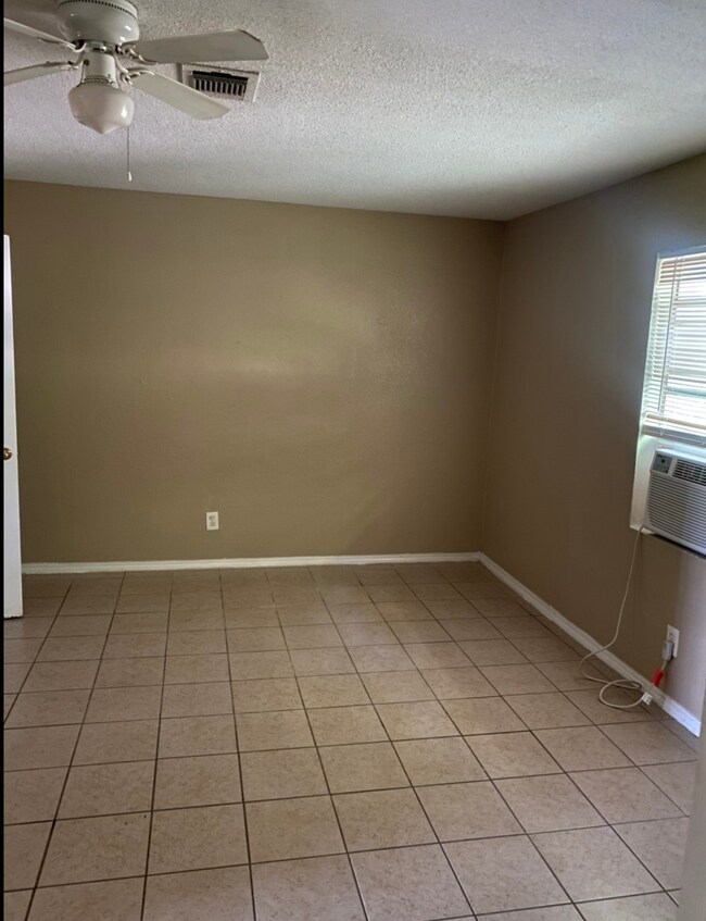 14033 Garber Ln unit 5, Houston, TX 77015 - photo 7