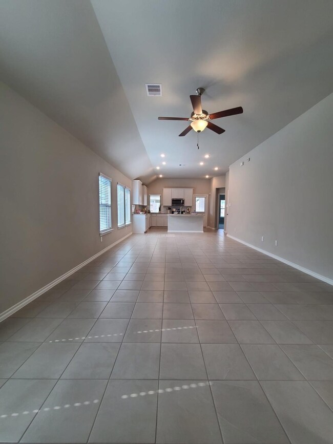 31045 Regal Elm Ln, Conroe, TX 77385 - photo 5