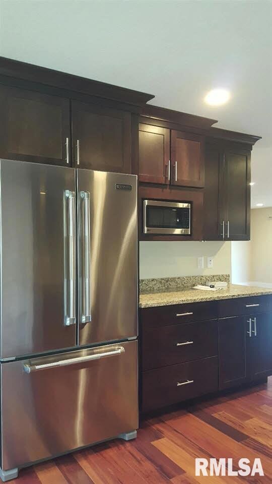 2504 Olympia Dr, Bettendorf, IA 52722 - photo 5