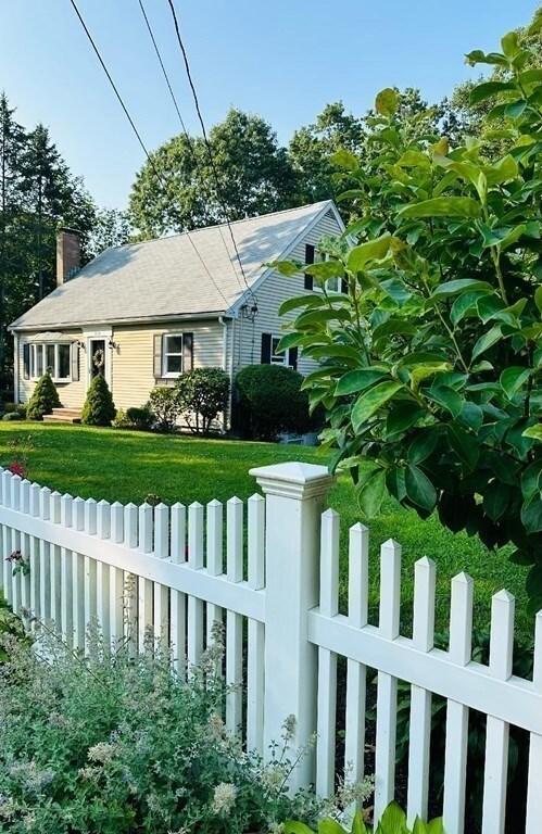 109 Howland Rd, Stoughton, MA 02072 - photo 4