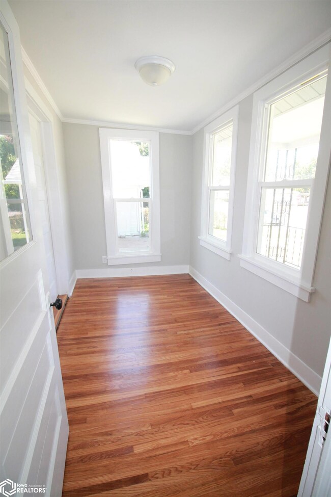 102 E Sheridan Ave, Shenandoah, IA 51601 - photo 5