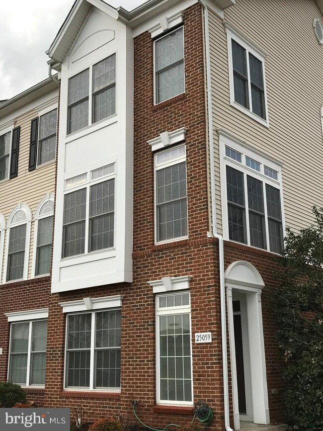 25059 Riding Center Dr, Chantilly, VA 20152 - photo 2