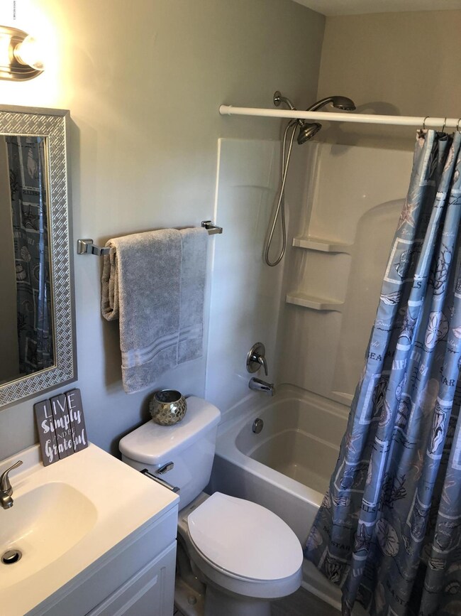 203 Columbia Dr, Jacksonville, NC 28546 - photo 5