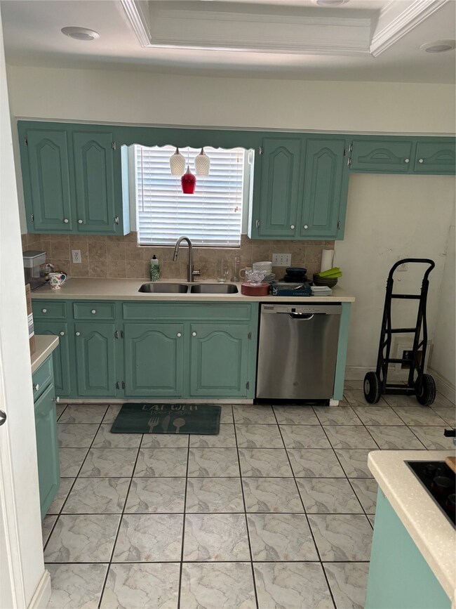 7039 Oak Bough Dr, Houston, TX 77088 - photo 5