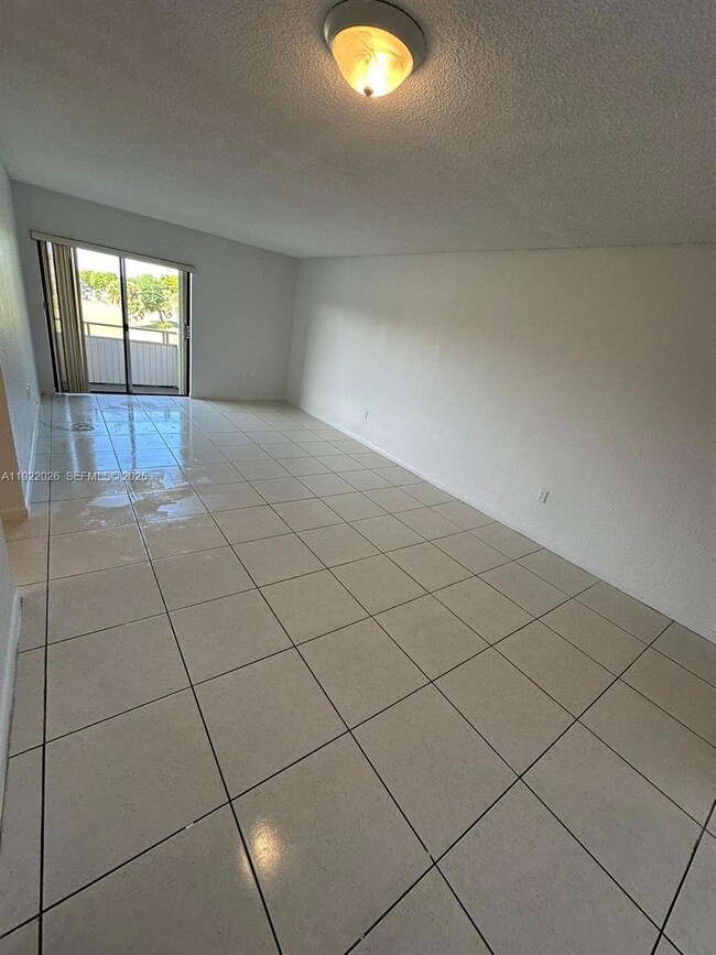17530 NW 68th Ave unit C3010, Hialeah, FL 33015 - photo 2