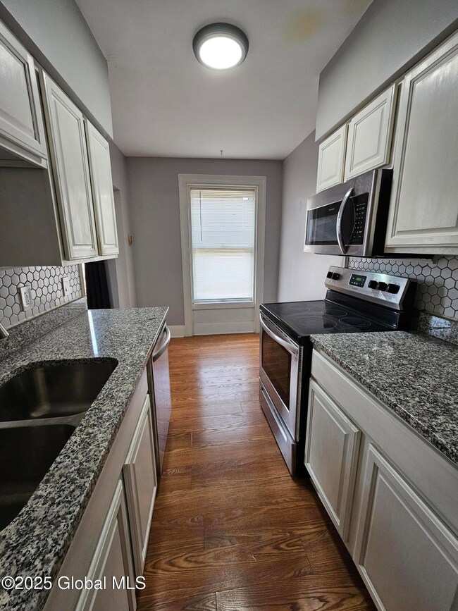 15 Ten Broeck St unit 2, Albany, NY 12210 - photo 7