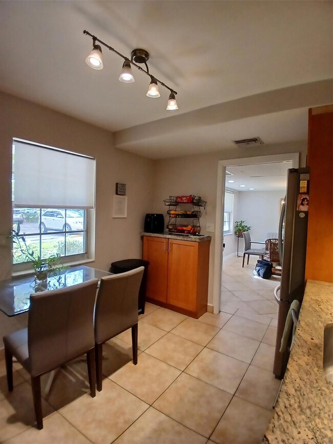 907 Cypress Terrace unit 104, Pompano Beach, FL 33069 - photo 4