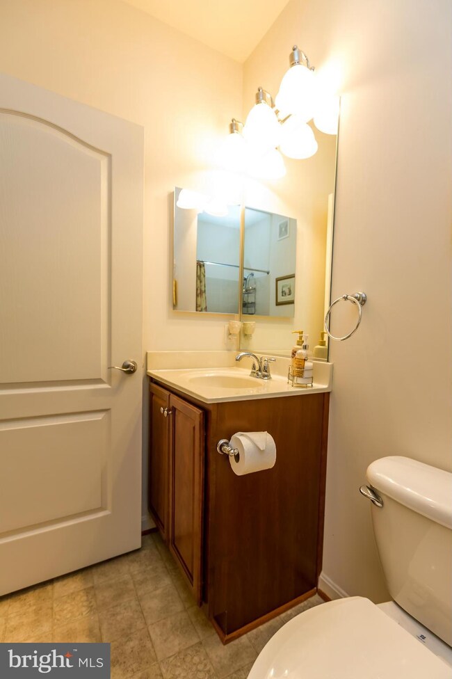8607 Wintergreen Ct unit 407, Odenton, MD 21113 - photo 4