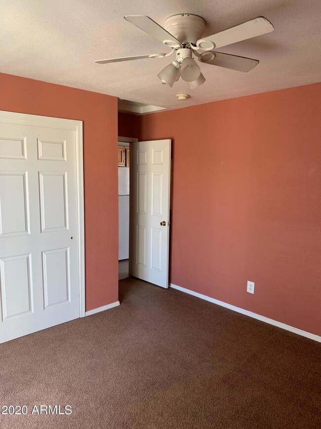 4015 N Montezuma Dr unit D, Eloy, AZ 85131 - photo 6