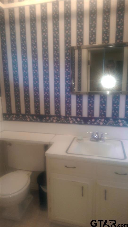 2817 Amy Ln, Tyler, TX 75701 - photo 3