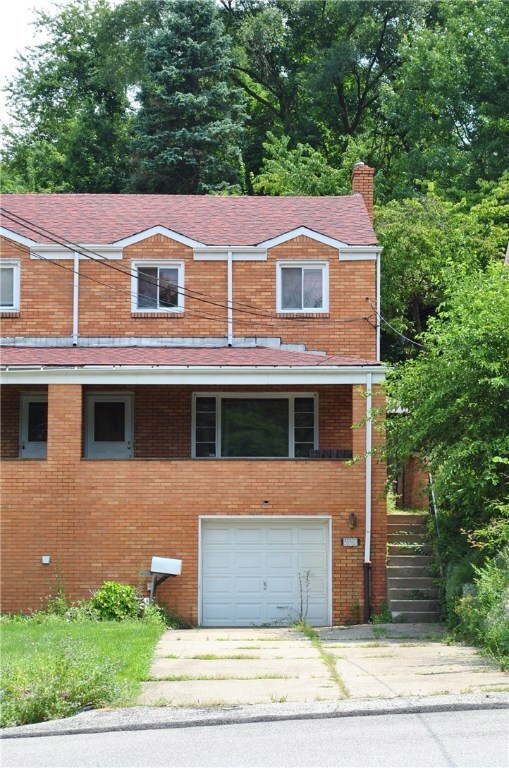 Plenty of parking for this home with 1 intergral g