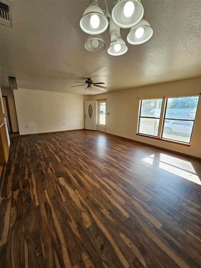 122 W Cafky St, Tipton, OK 73570 - photo 4