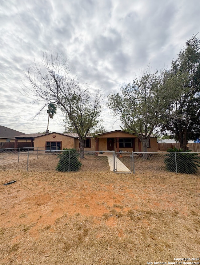 42 Mobile Rd, Cotulla, TX 78014 - photo 2