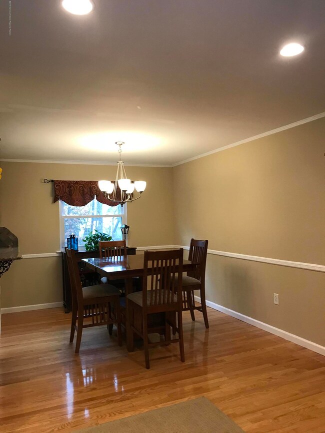 Dining rm