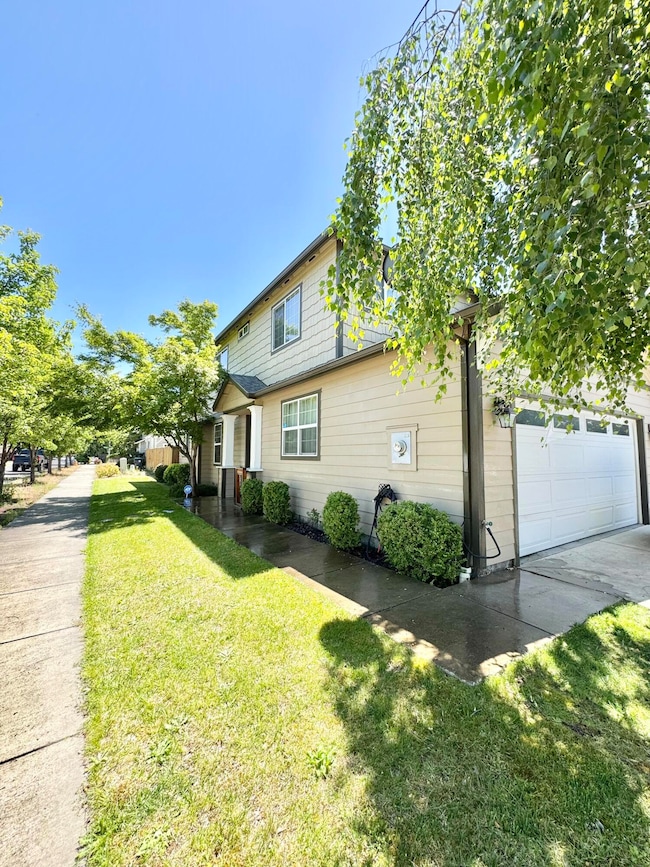 2363 Dahlia Way, Medford, OR 97501 - photo 2