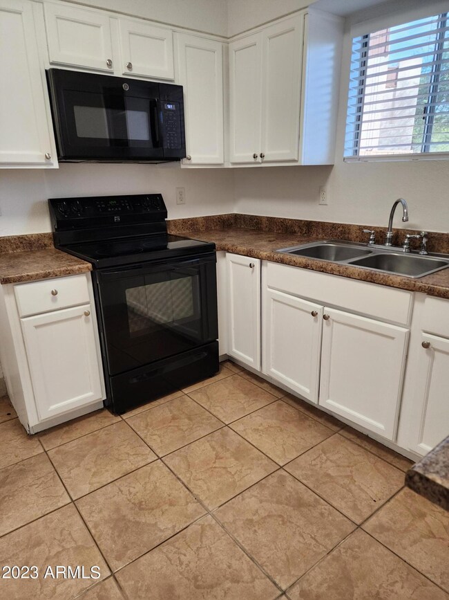 1712 E Pepper Cir unit 1, Mesa, AZ 85203 - photo 3