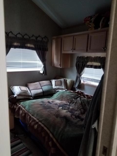 10. bedroom