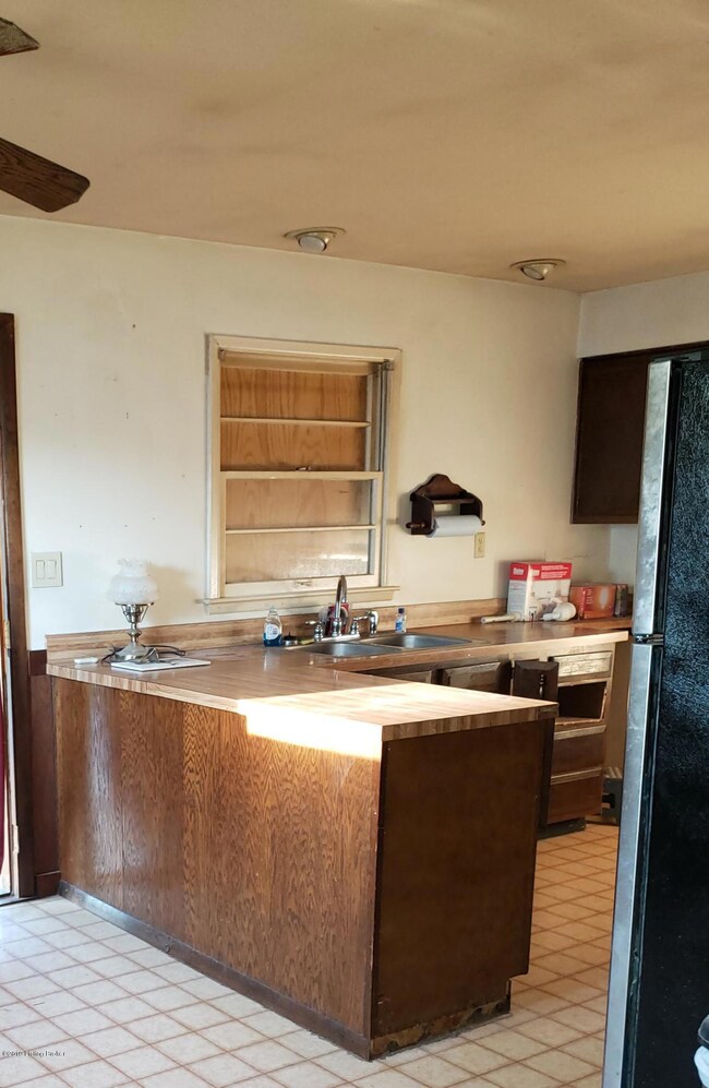 6105 Theiler Ln, Louisville, KY 40229 - photo 7