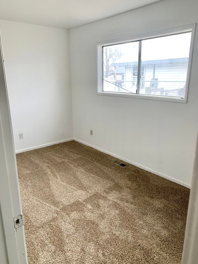 2215 Orchard Ave, Klamath Falls, OR 97601 - photo 5