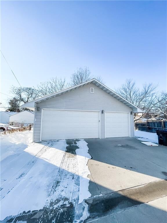 1628 E 24th St, Des Moines, IA 50317 - photo 4