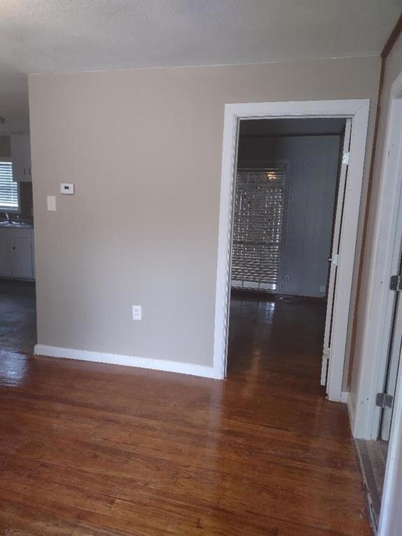 1026 SW 4th St, Grand Prairie, TX 75051 - photo 5