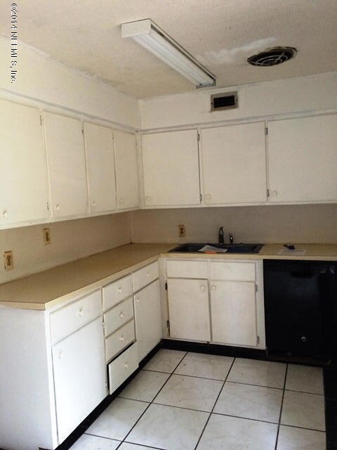 6511 Burgundy Rd S, Jacksonville, FL 32210 - photo 2