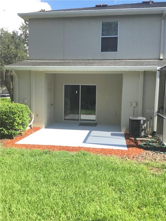 Fresh paint on patio. New mulch. No backyard neigh