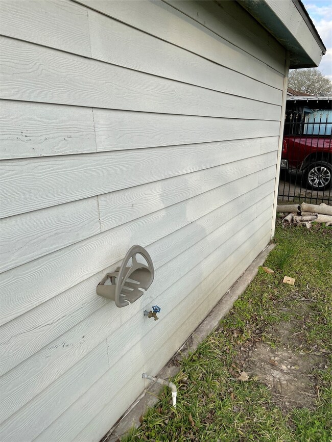 2215 Sunny Dr, Houston, TX 77093 - photo 3