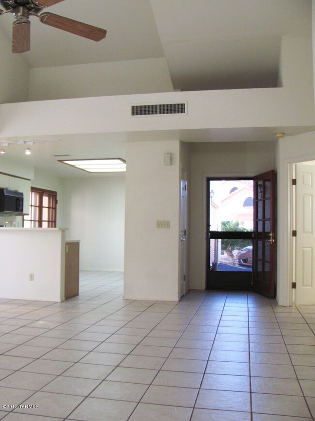226 E Horizon Cir unit 104, Tucson, AZ 85737 - photo 4