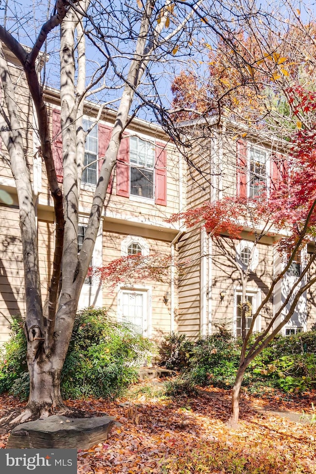 1589 Woodcrest Dr, Reston, VA 20194 - photo 2