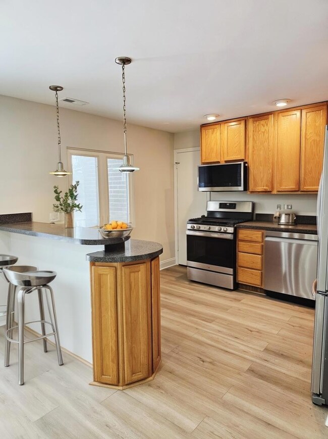 1550 Sandpebble Dr unit 210, Wheeling, IL 60090 - photo 5