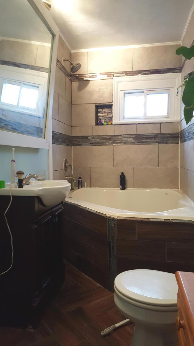 Upstairs bathroom 1 4