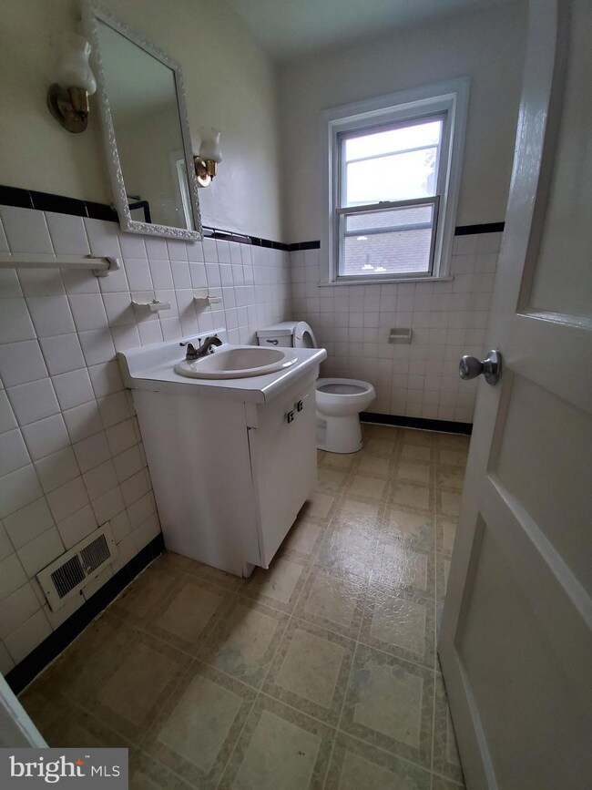 1719 Montgomery Rd, Wilmington, DE 19805 - photo 3