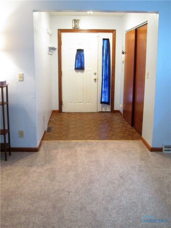 Front Foyer w/ large closet.