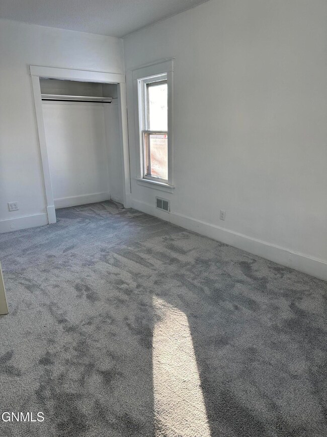 515 2nd St SW, Jamestown, ND 58401 - photo 3