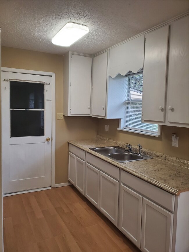 154 Winding Way S, Bay City, TX 77414 - photo 3