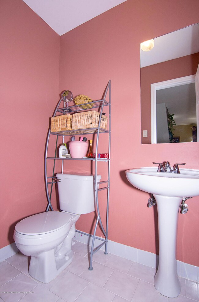 _RMJ7799.jpg half bath