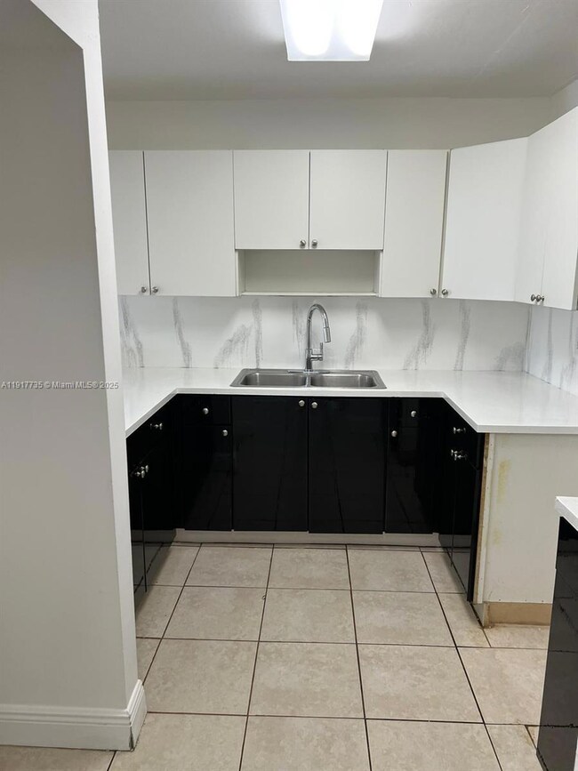 6930 Miami Gardens Dr unit 1-410, Hialeah, FL 33015 - photo 6