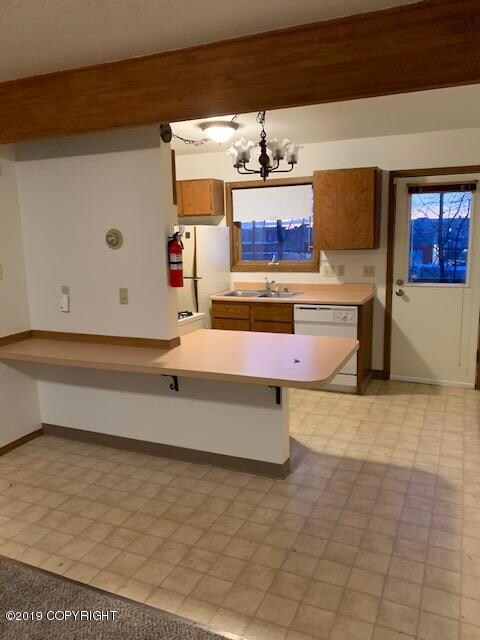 1400 Carolyn Cir unit D, Anchorage, AK 99504 - photo 2