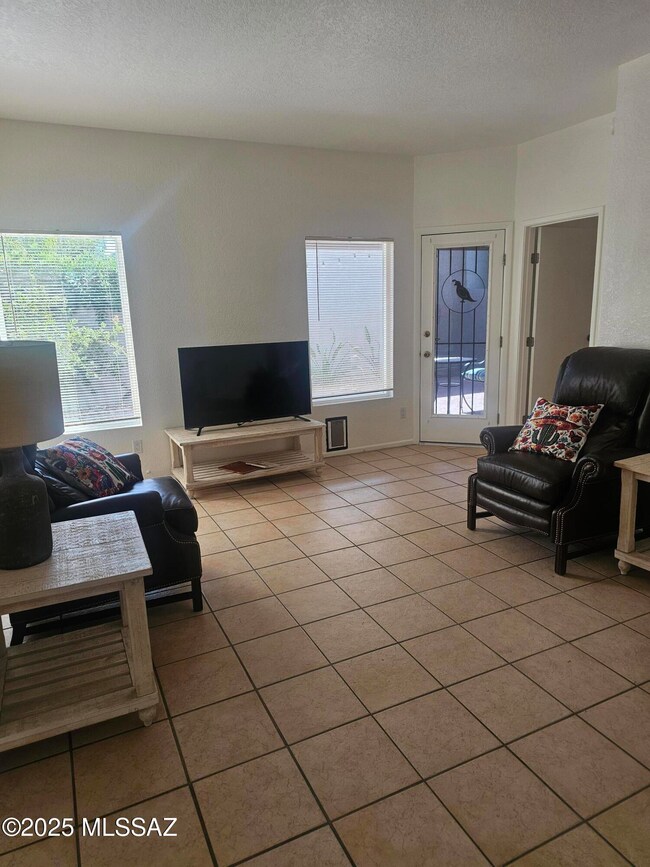 5565 N Sapphire Dr, Tucson, AZ 85750 - photo 7